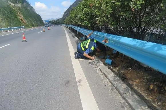 乐东高速路波形护栏